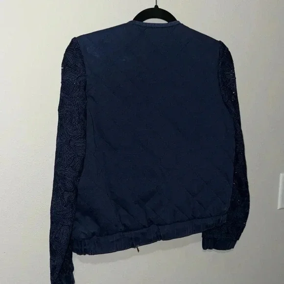 AMUR Teagan quilted bomber jacket laced sleeved- large. Great condition. - Picture 10 of 12